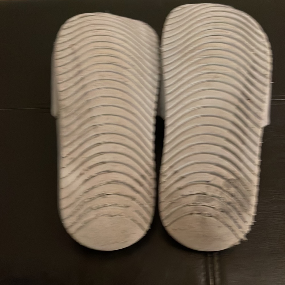 Nike Slides - Picture 2 of 3